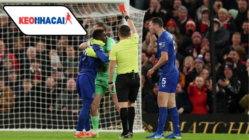 Everton thắng MU 1-0 sau tình huống đồng đội tát nhau nhận thẻ đỏ